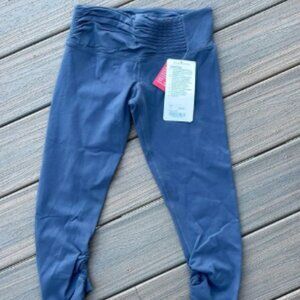 Lululemon Cobra Crop Leggings Size 4 NWT Coal